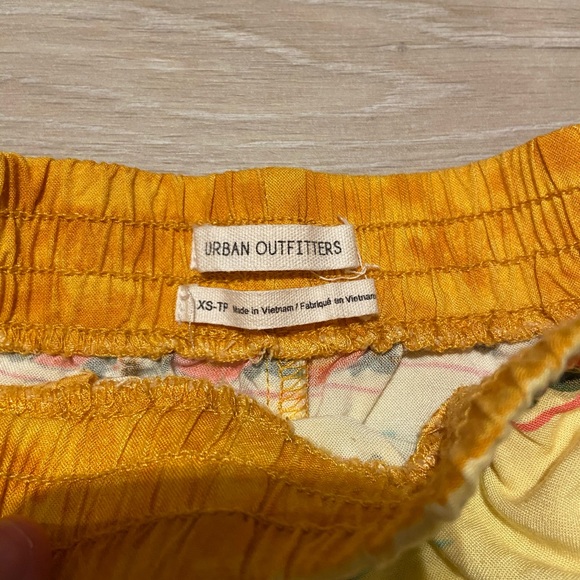 Urban Outfitters Hawaiian High Waist Shorts - XS - Picture 3 of 7